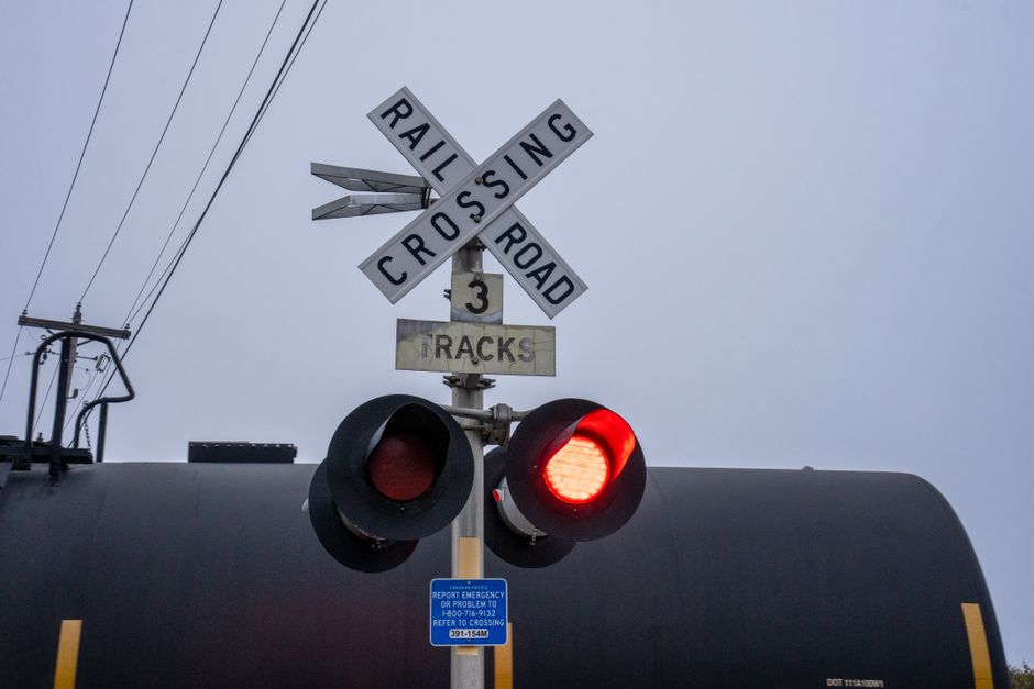 Cairns Driver Narrowly Misses Kuranda Scenic Railway Train at Arthur Street Crossing in Caught-on-Camera Near Miss