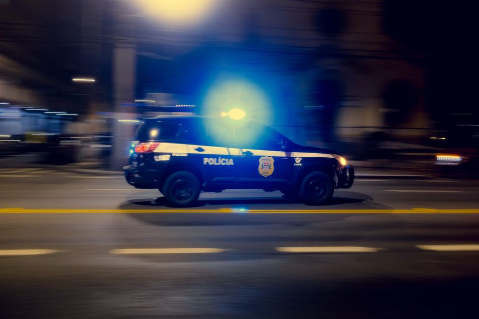 Driver flees police after allegedly speeding towards officers in Sydney's east