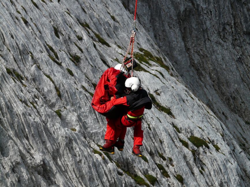 Inside Queensland's Mountain Rescues: What It Really Takes to Bring Injured Hikers Home