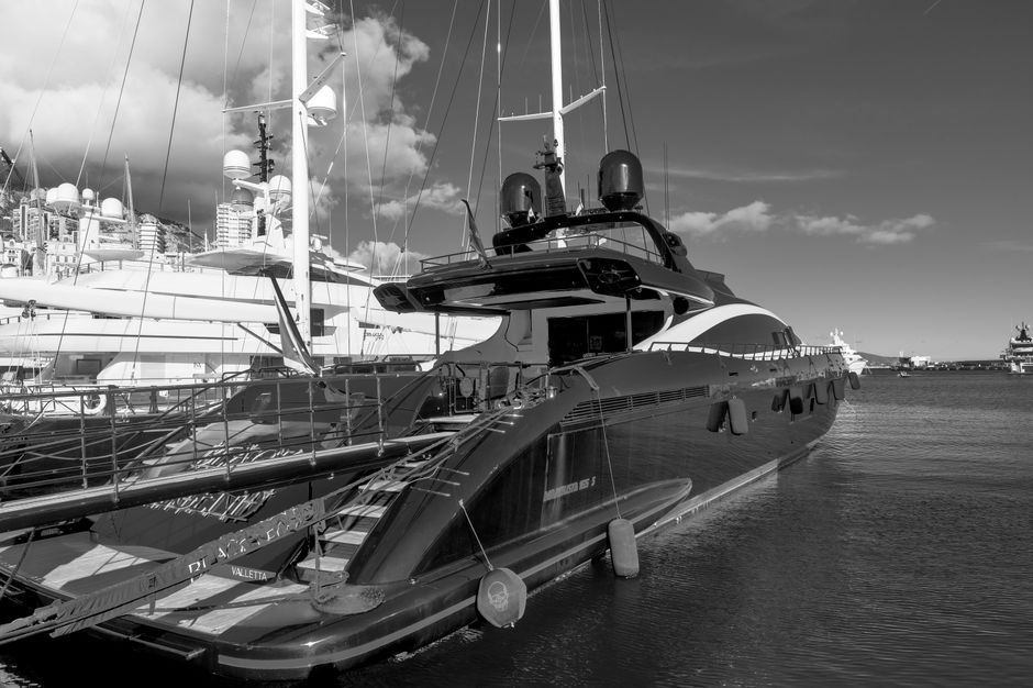 Jeff Bezos' $700m superyacht Koru makes surprise arrival in Cairns after infamous Dutch bridge saga