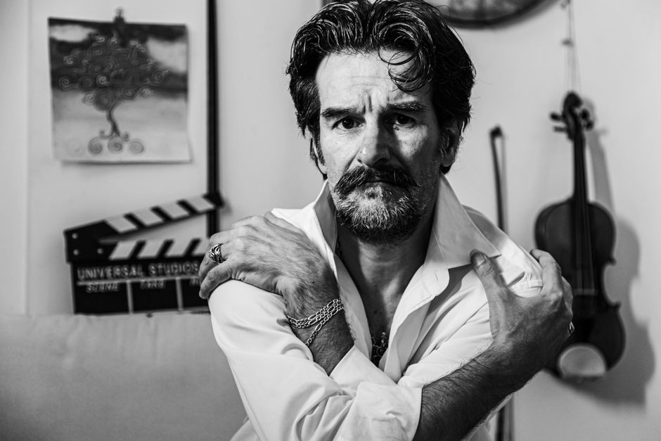 Tom Cruise Nearly Unrecognisable in Trailer for Absurdist Comedy Digger