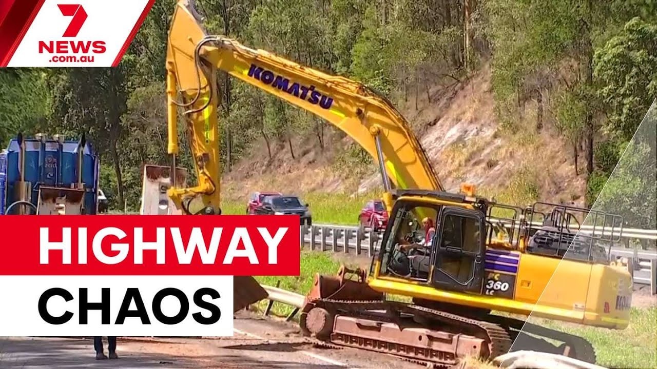 Bruce Highway overpass crash closes lanes on Sunshine Coast