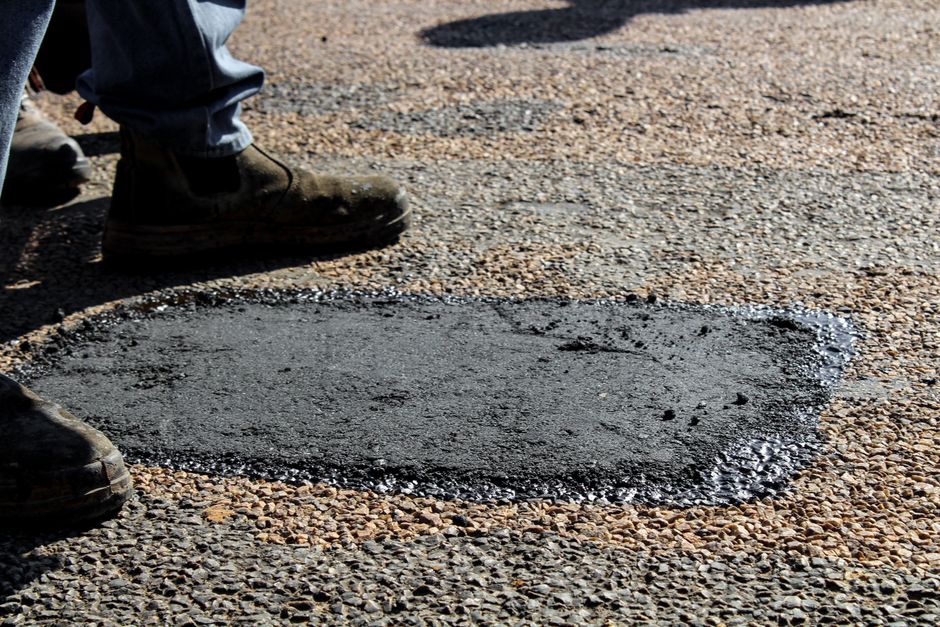 Victorian Coalition promises $5 billion to fix state's roads and eliminate one million potholes