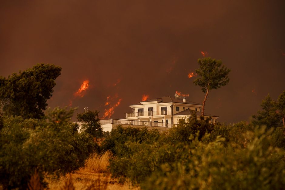 Wildfires in France Force 250,000 from Homes as Blaze Threatens Bordeaux